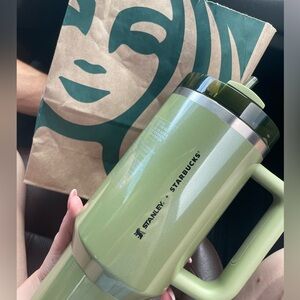 Stanley x Starbucks olive green pearl 40oz tumbler
